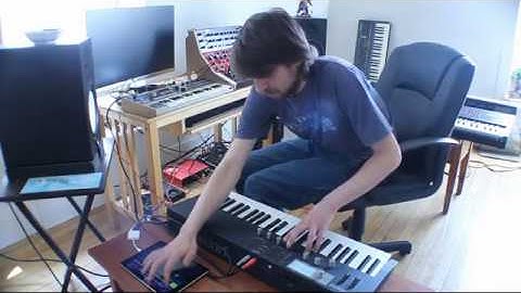 Behringer Model D,Waldorf Blofeld,Microkorg & Korg Gadget iOS(Electro/Industrial Soundscape)