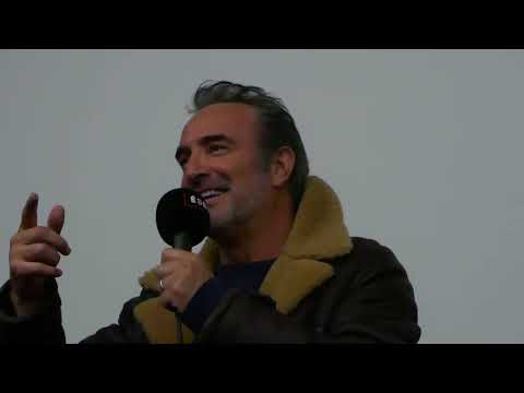 Rencontre avec Jean Dujardin après "Le daim" de Quentin Dupieux still