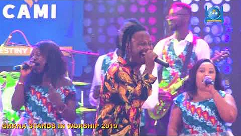 KELVYN BOY SINGING BOBOLEBOBO  BEST LIVE BAND AT GHANA STANDS IN WORSHIP @ CAMI CHURCH