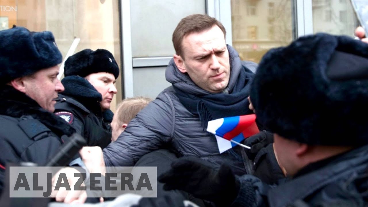 Navalny Prepares to Fly to Moscow, Despite Threat of Arrest