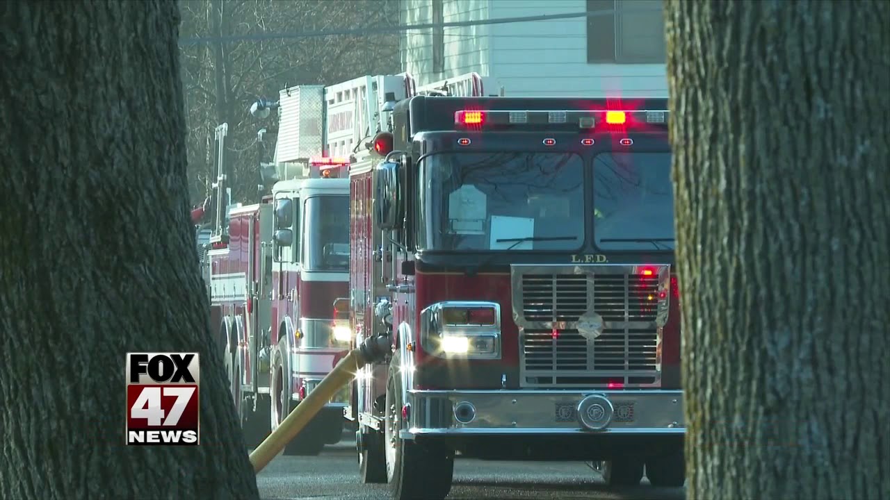 Crews respond to Lansing house fire - YouTube