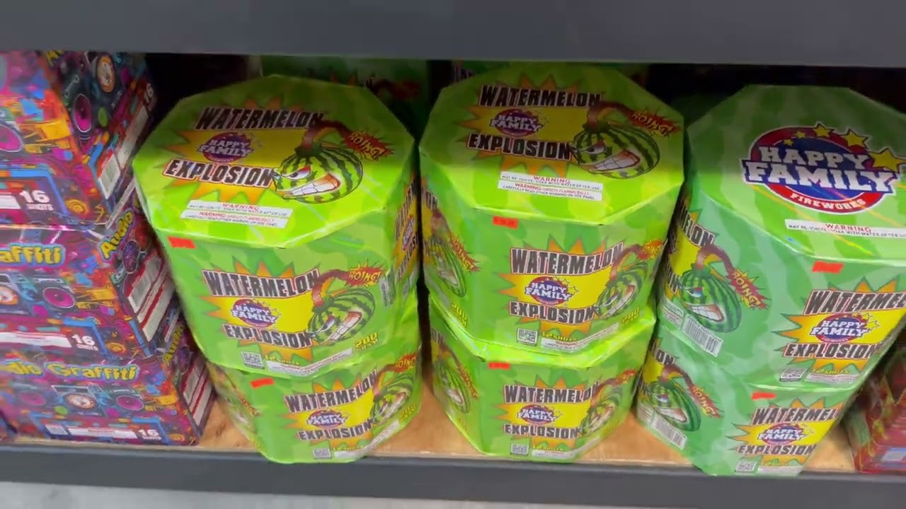 CHEAPEST FIREWORKS IN MISSOURI Warrenton Wholesale Fireworks store tour!