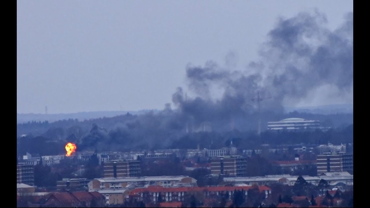 explosive roof fire in copenhagen. eksplosiv brand i vw værksted i ...