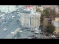 Патриоты красавцы вывесили флаг Украины на доме в центре Москвы