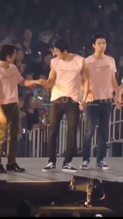you know the whole story?😂😂 #sehun #chanyeol #exofunny #trending #kpop #kyungsoo #kpopconcert