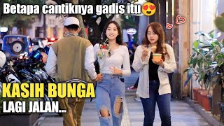 KASIH BUNGA CANTIK LAGI JALAN BIKIN BAPER