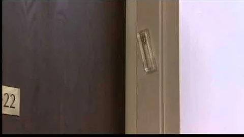 Tenant refuses to remove mezuzah