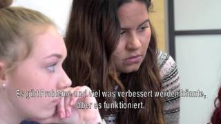 Tamara aprende alemán asistiendo a una clase de español en Hamburgo