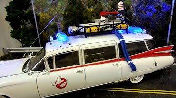 1/18 Scale Ghostbusters Ecto-1 Diecast Model with Flashing LED Lightbars