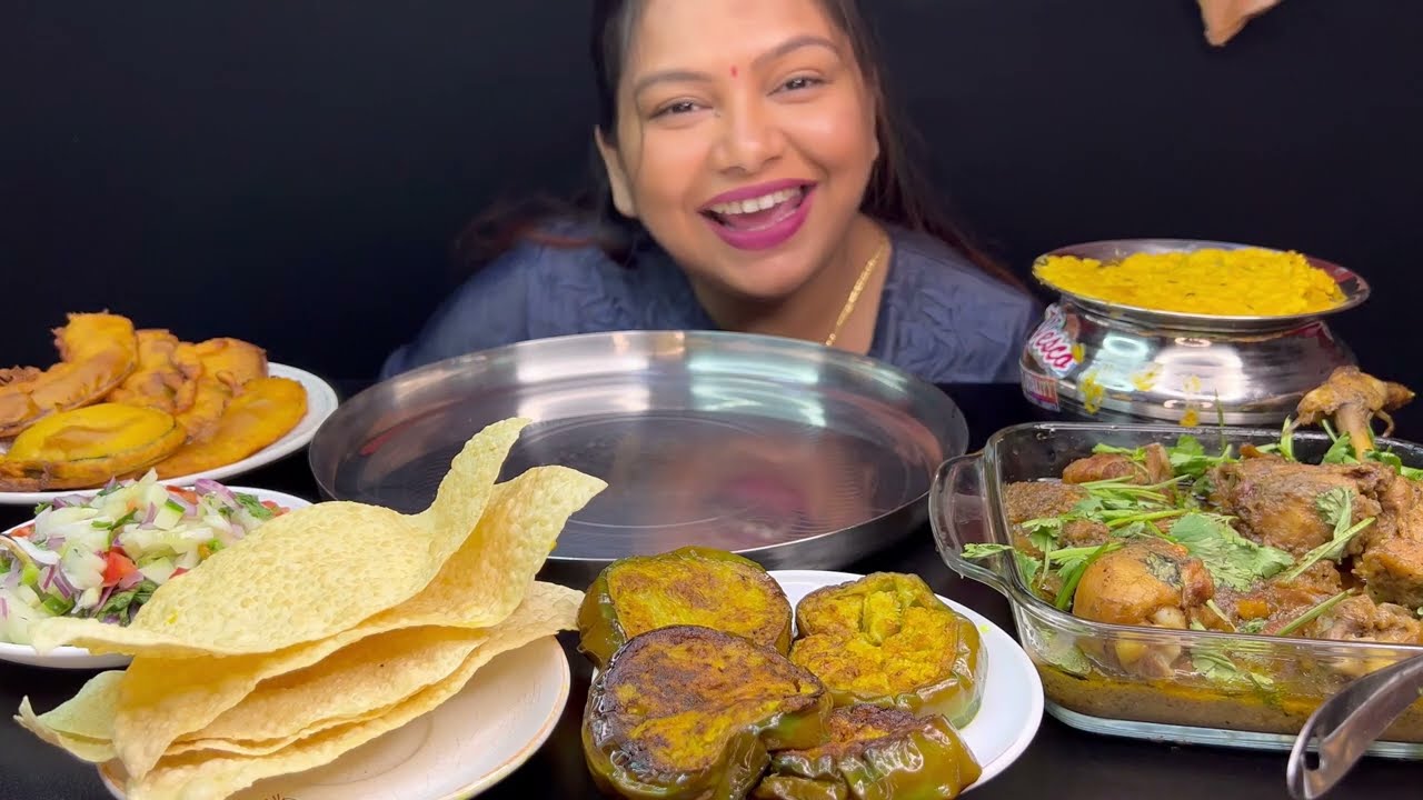 Bigbites,Eating Khichri With Pora masala Chicken,Begun Vaja,Kumroni,Moshla Achar।।