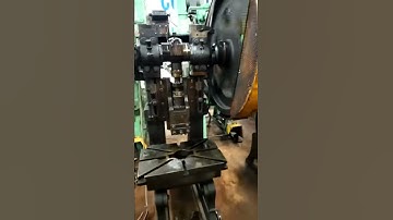 Chạy máy đột dập 1 cầu 20 tấn