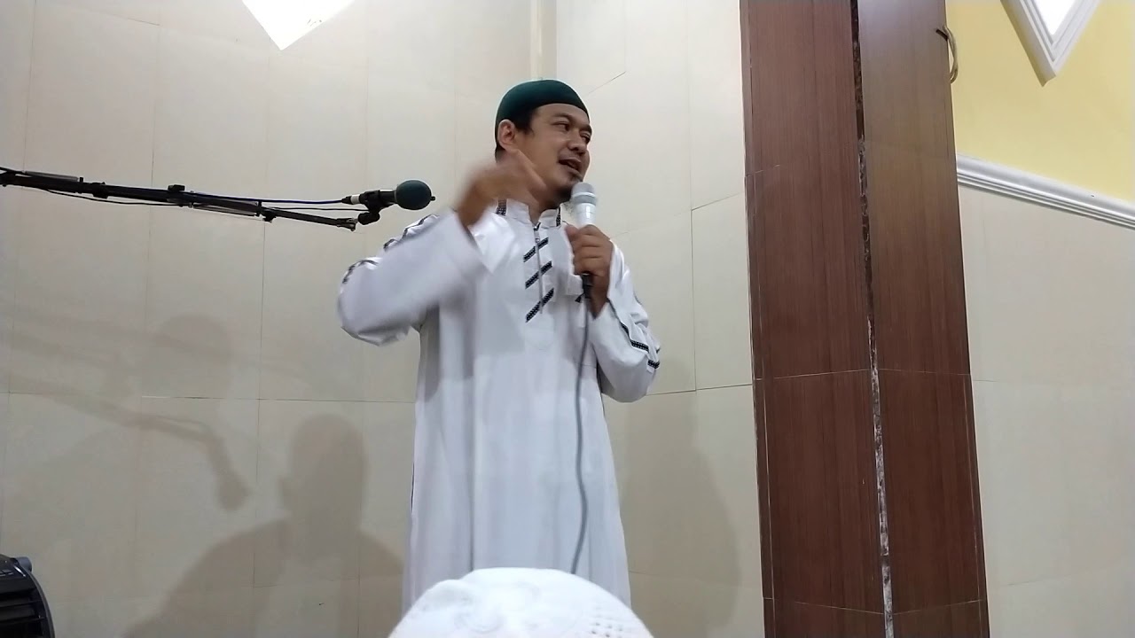 Khutbah Sholat Gerhana Matahari - Ustadz Abu Rozan - YouTube