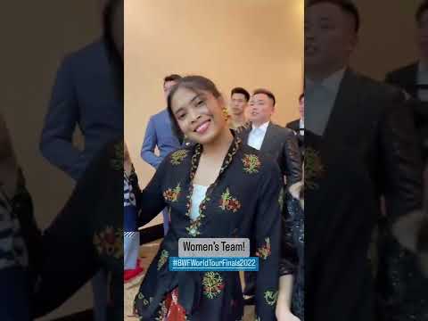 Siti Fadia, Gregoria Mariska, Phita Mentari, Apriyani Rahayu kompak pakai batik songket di Thailand