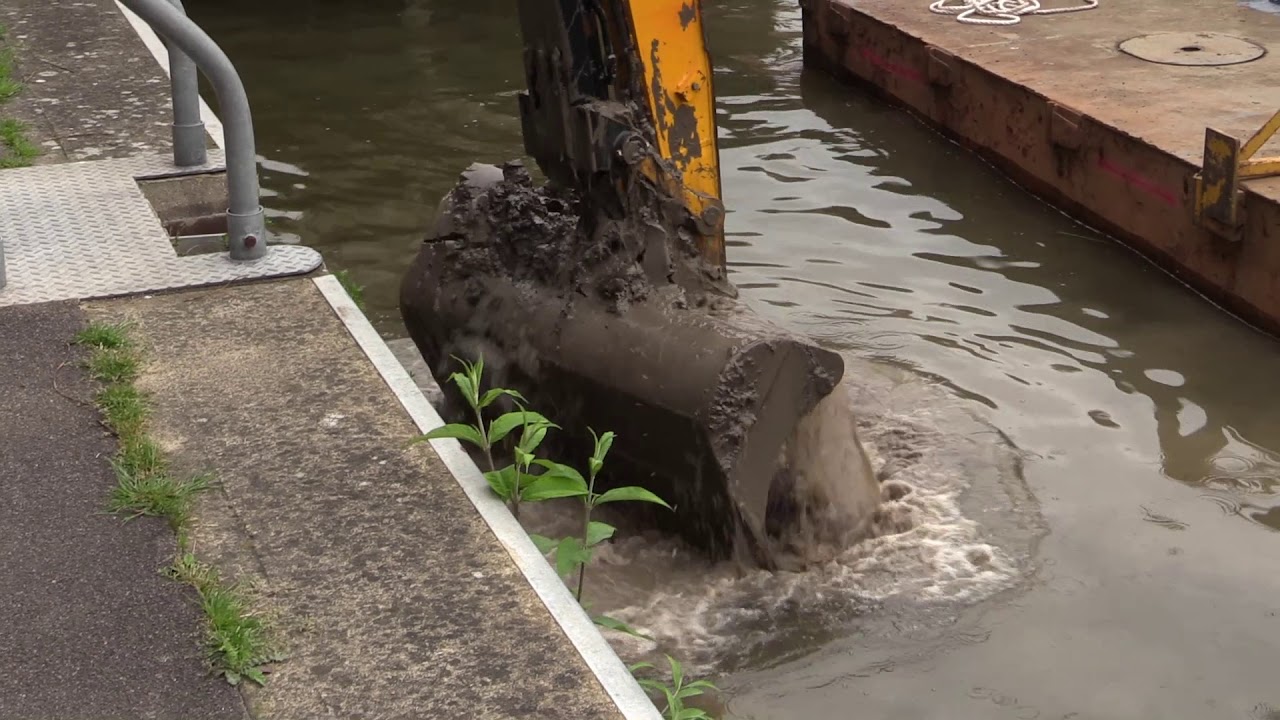 Dredging Gloucester Docks