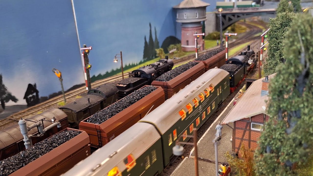 tolle Modellbahnanlage, viel Fahrbetrieb, Soundloks und wunderschönen Details, Fahrspaß satt