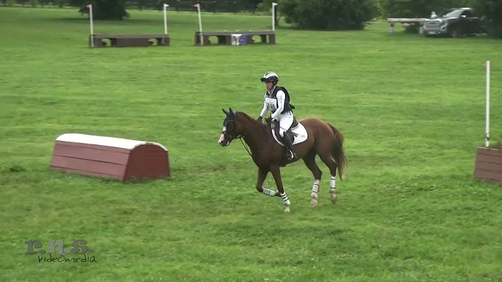 Carleigh Fedorka & Resurgent Champagne Run Horse T...