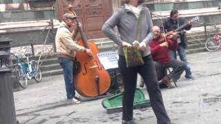 Pelas ruas de Florence - música de rua chords