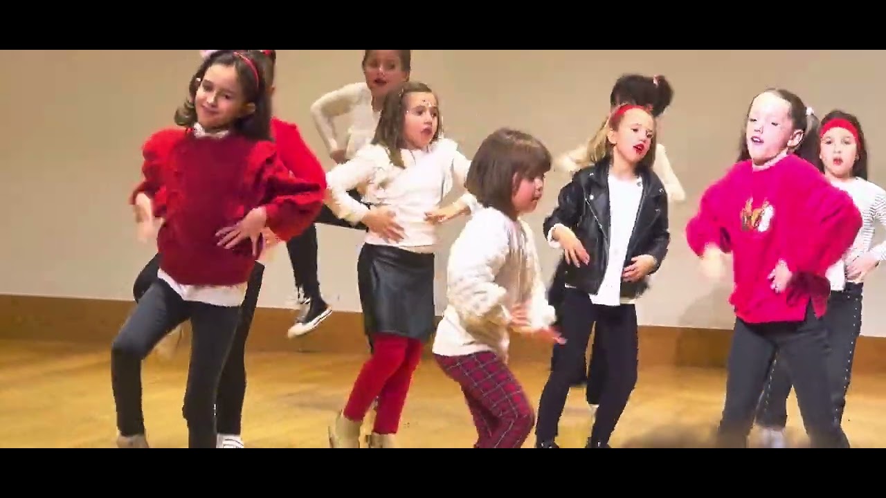 Sara en grupo moderno junior de Celia 2024