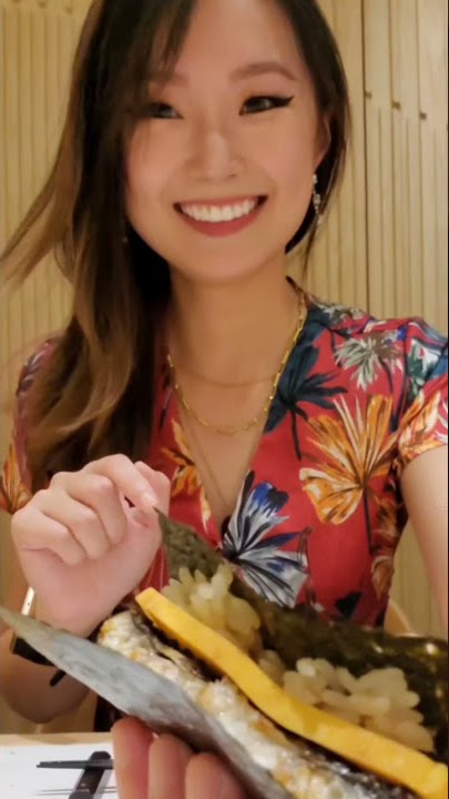 Eating at a Japanese restaurant in Singapore #shorts #singapore #restaurant #japanesefood #hungry