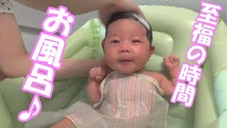 新生児の赤ちゃんのまったり沐浴　Bathing newborn baby