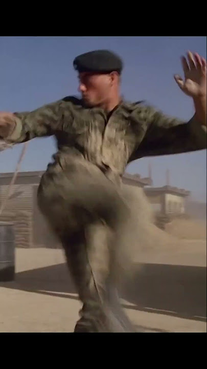 Van Damme Doesn't Like The Heat #vandamme #fightscene #martialartsmovies