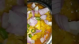 Masala Puri With Rase Wala Alu.