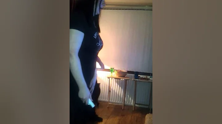 Elaine n Sherene dancing to Michael Jackson