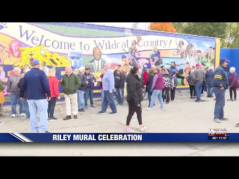 New mural celebrates Riley High School