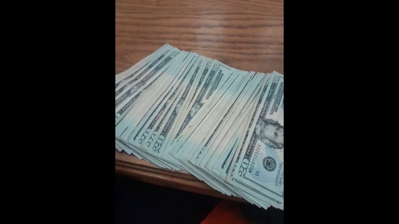 2500 Dollars in 20s