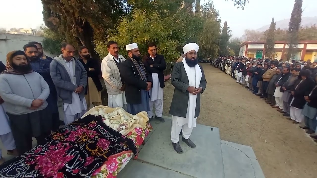 مرحوم راجہ آمین خان کی نماز جنازہ کے اجتماع سے قاری طیب نواز خطاب کرتے ہوئے