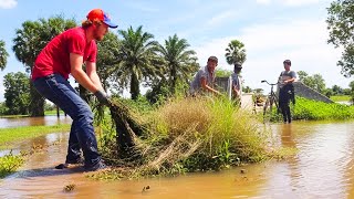 By seeing​ ​Villagers Hard Crossing On Dam Drain Water While Almost Clogged We Have Remove Plants