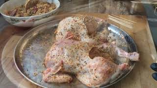 دجاج محشي بخلطة التمن (الرز) بالبزاليا والصوصج البقري