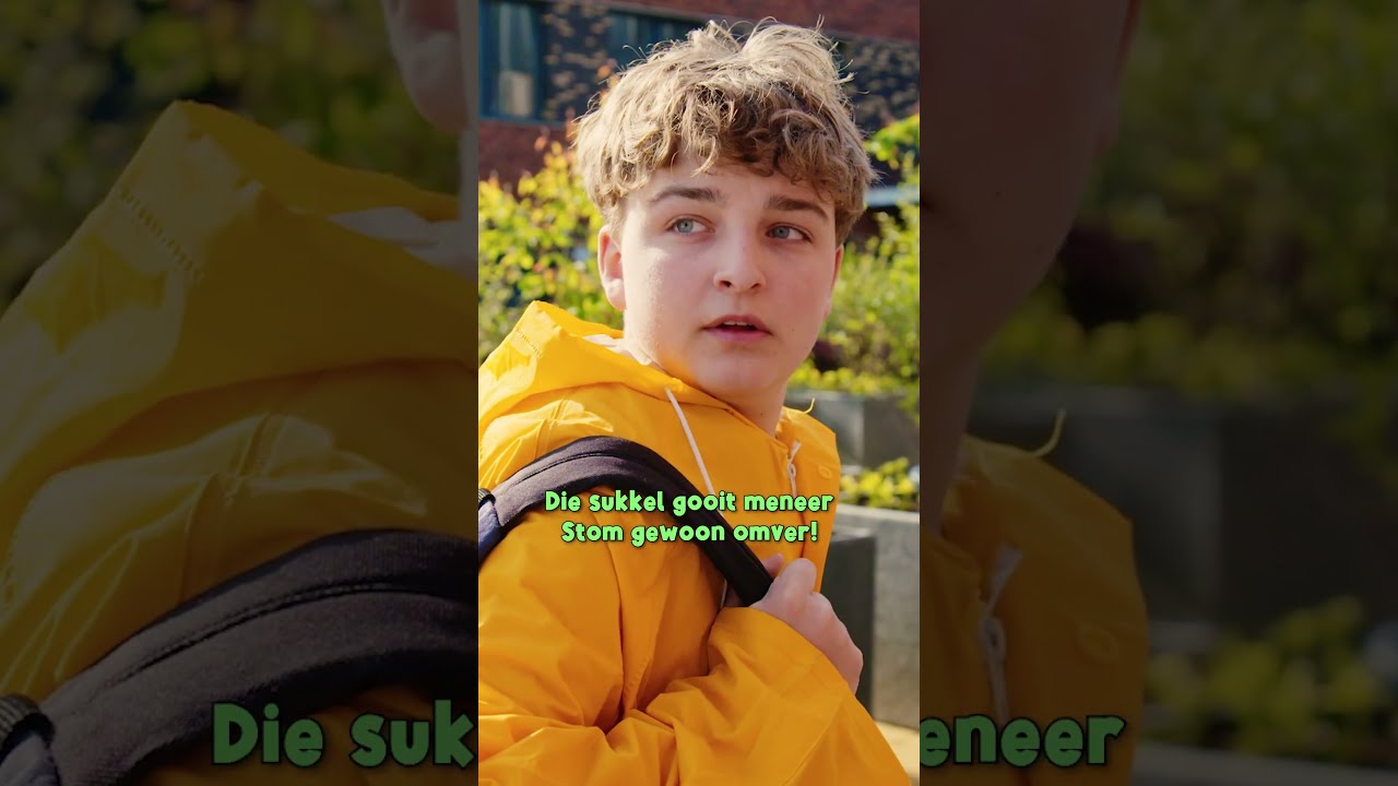 Deze Jongen SLAAT Zijn Leraar DeEersteKeer