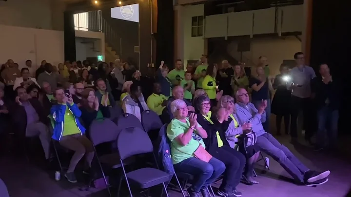 Keenan Loomis supporters cheer as he takes lead ov...