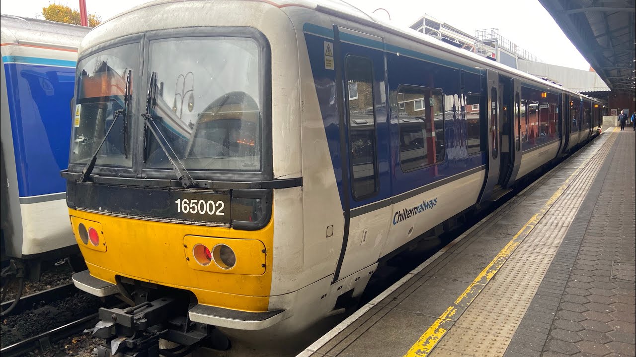 Journey on a Chiltern Railways Class 165002 from London Marylebone to South Ruislip