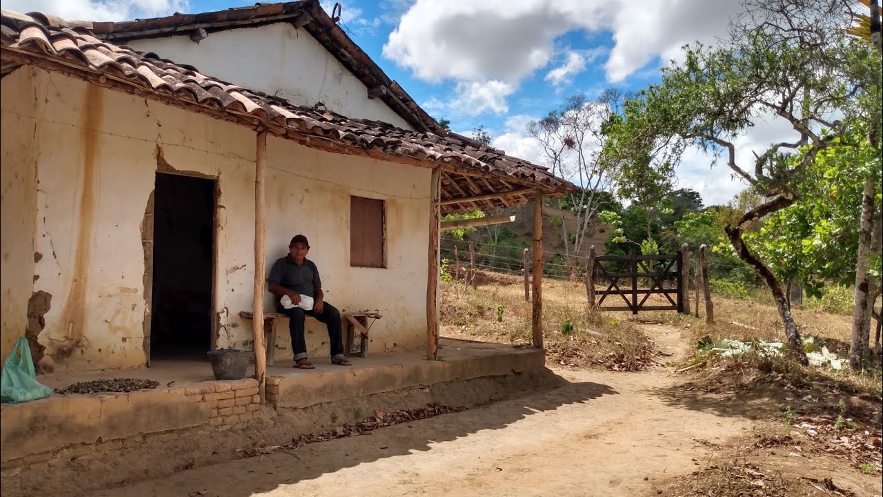 Ele preserva relíquias dos pais falecidos  a muito tempo / Canhotinho / PE