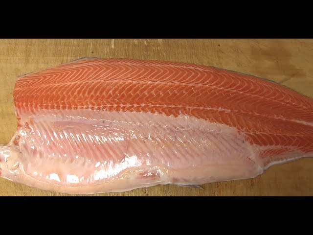 サーモンの三種の握りの作り方 How To Fillet A Norway Salmon And Make Sushi 寿司屋の仕込み Youtube サーモンの三種の握りの作り方 How To Fillet A Norway Salmon And Make Sushi 寿司屋の仕込み Youtube