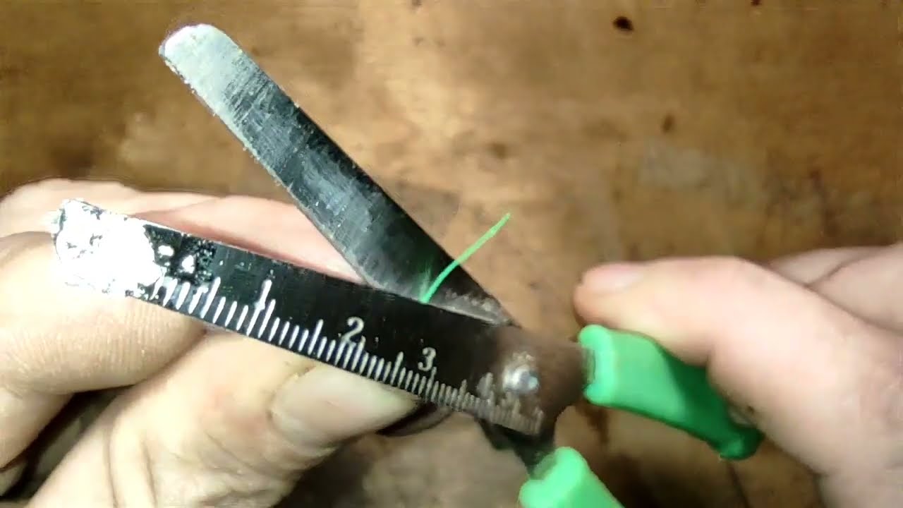 Вдеваем нитку вслепую! Макро-инструкция для бабушек и дедушек