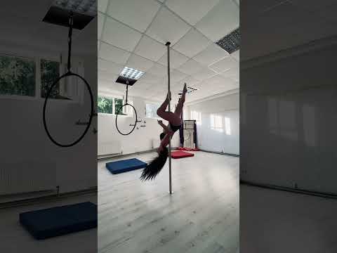 Феликс Кейн танец на пилоне