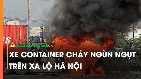 Xe container cháy ngùn ngụt trên Xa lộ Hà Nội