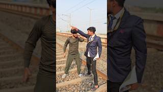 टट न पटर पर पकड रल बनत