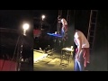 Luan Santana cai de plataforma durante show; veja vídeo