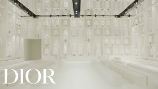 Autumn-Winter 2018-19 Haute Couture Show - Empty Space