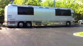Who is the Celebrity Travelling in this Prevost motohome