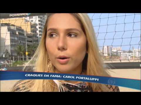 Carol Portaluppi aceita desafio e mostra que é boa de bola