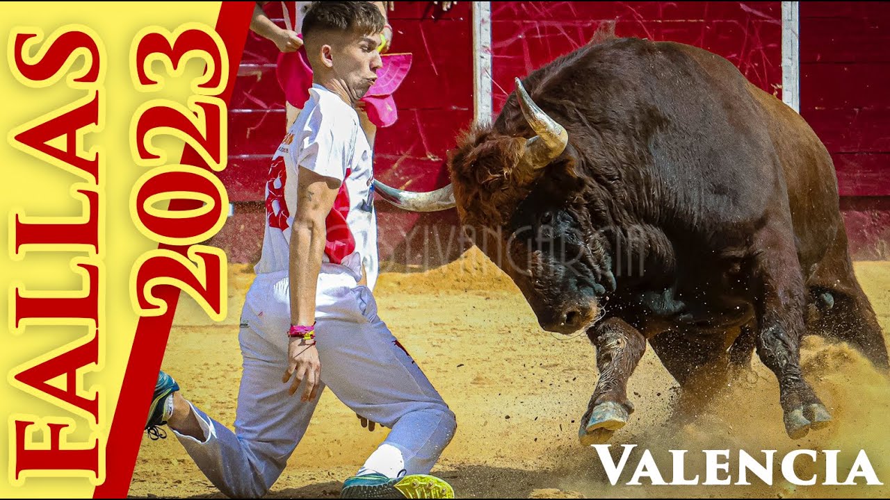 💥 ¡Con el cuerno en el pecho! · FALLAS 2023 · Concurso de Recortes en Valencia con Toros de Jandilla