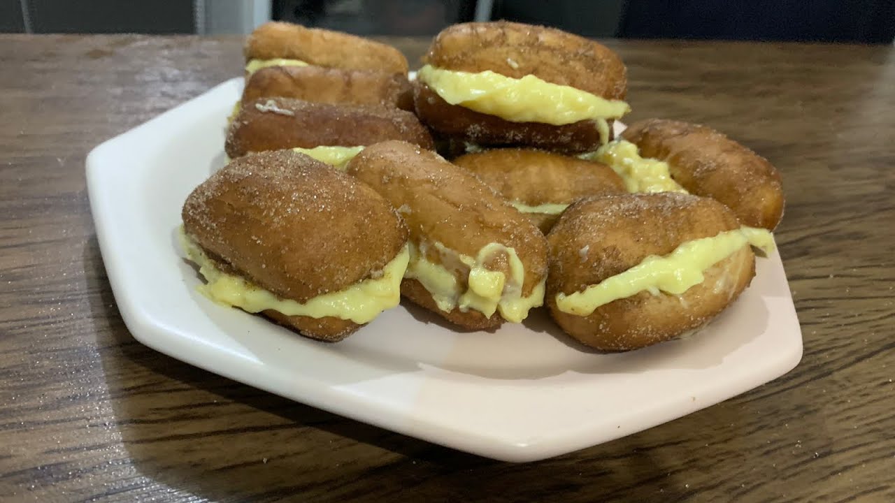 Sonho de creme feito com bisnaguinha