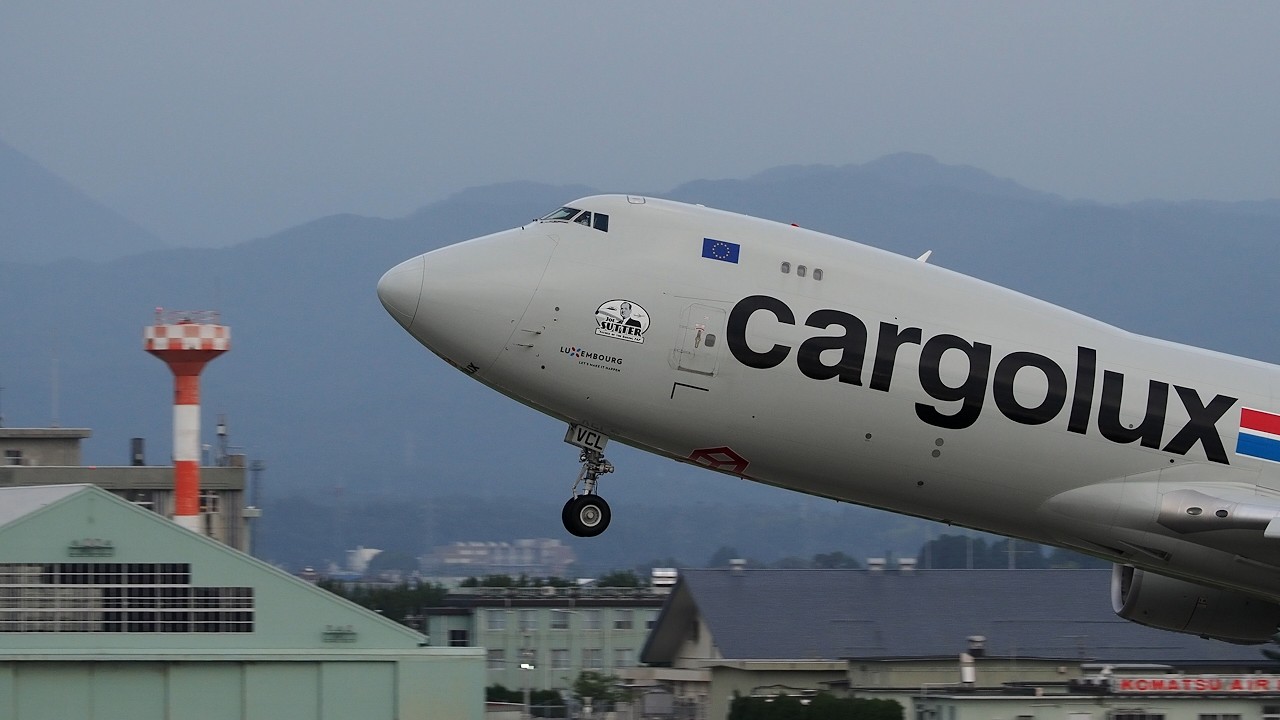 カーゴルクスBoeing747-8F LX-VCL - YouTube