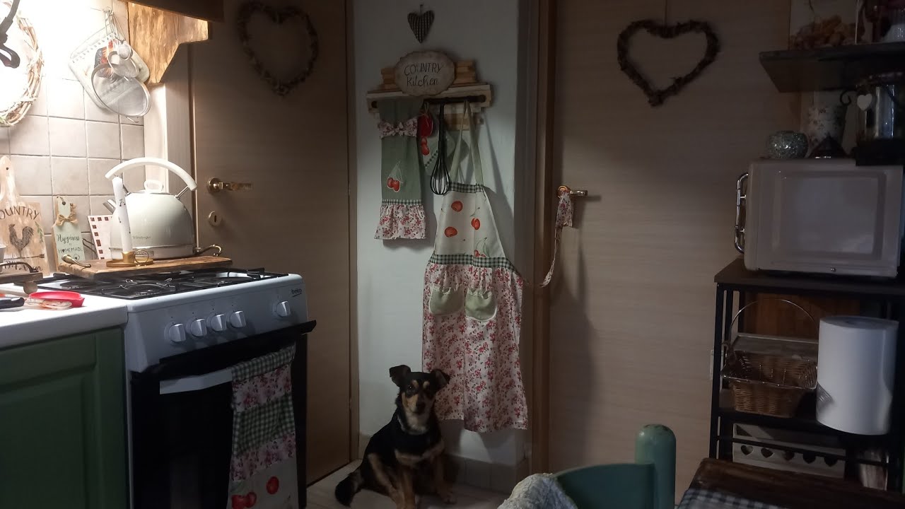 L'arte della semplice vita di campagna♥️cucire grembiele 🧵crostata di pere morbida♥️ lemon curd🍋