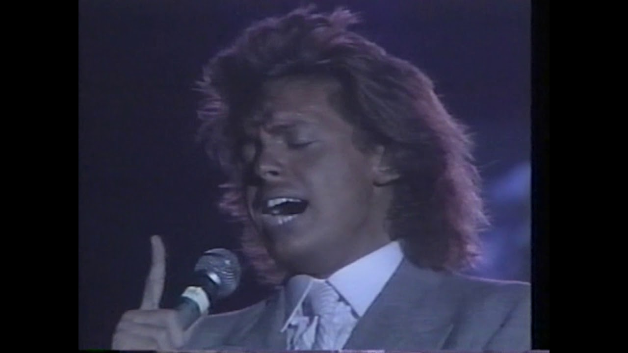 luis miguel un hombre buscando una mujer vivo
